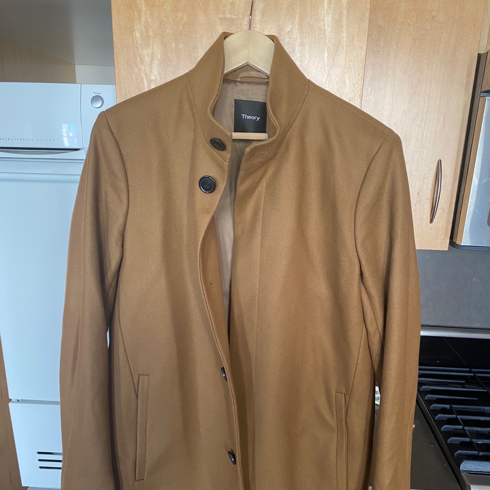 Theory coat size M but fits like a L